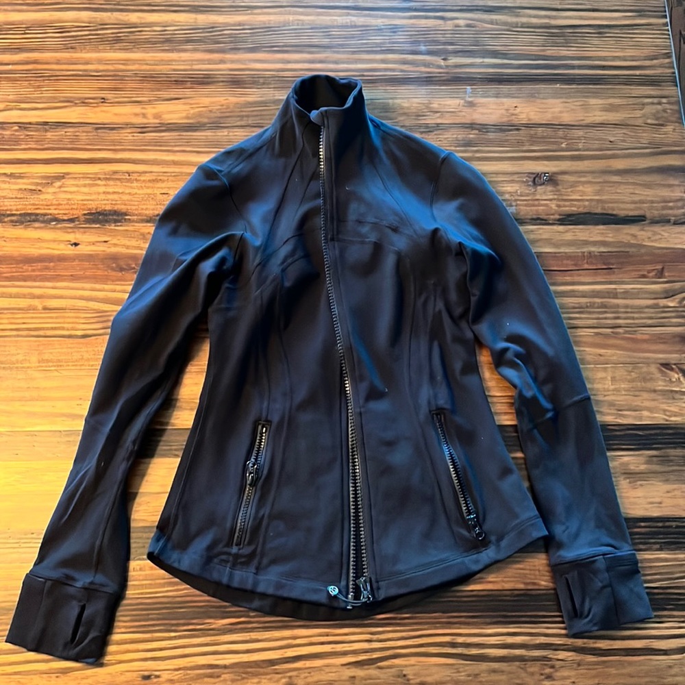 Lululemon Define jacket size 6. Great condition. Black